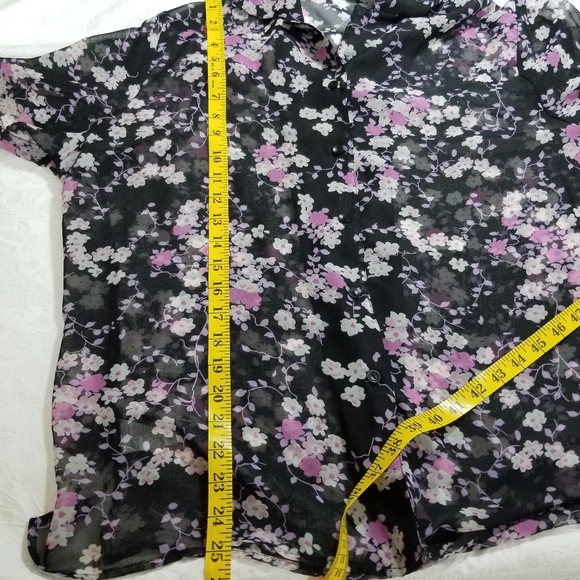 Chic Black and Pink Semi Sheer Blouse with Floral Design Size 2x - Picture 5 of 9